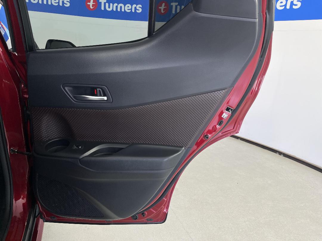 Photo '19' of Toyota C-HR