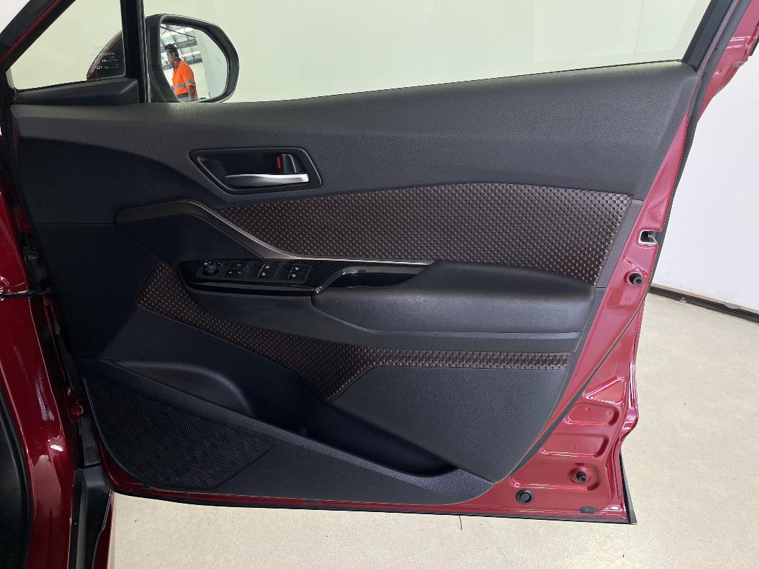 Photo '15' of Toyota C-HR