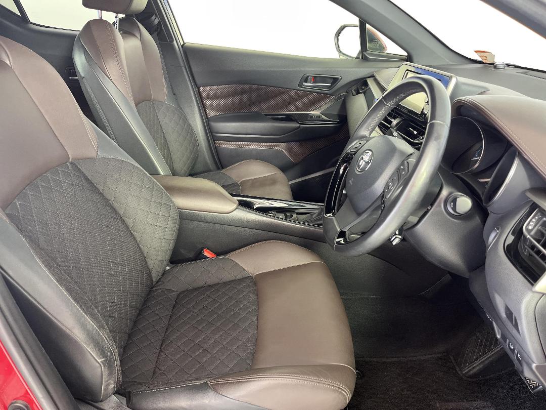 Photo '16' of Toyota C-HR