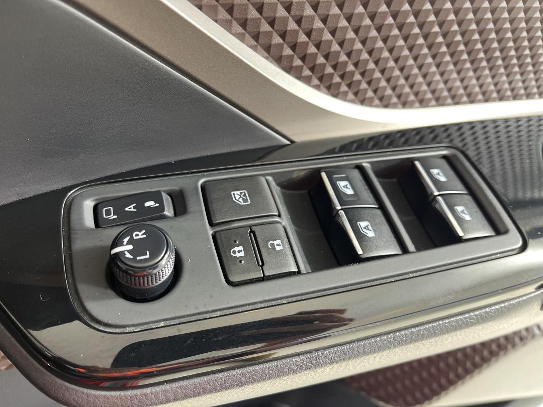 Photo '23' of Toyota C-HR