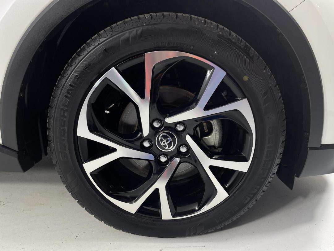 Photo '9' of Toyota C-HR Photo '9' of Toyota C-HR