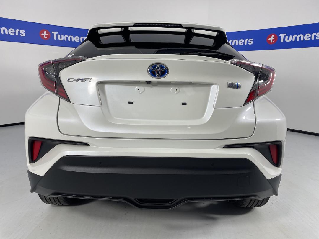 Photo '6' of Toyota C-HR Photo '6' of Toyota C-HR