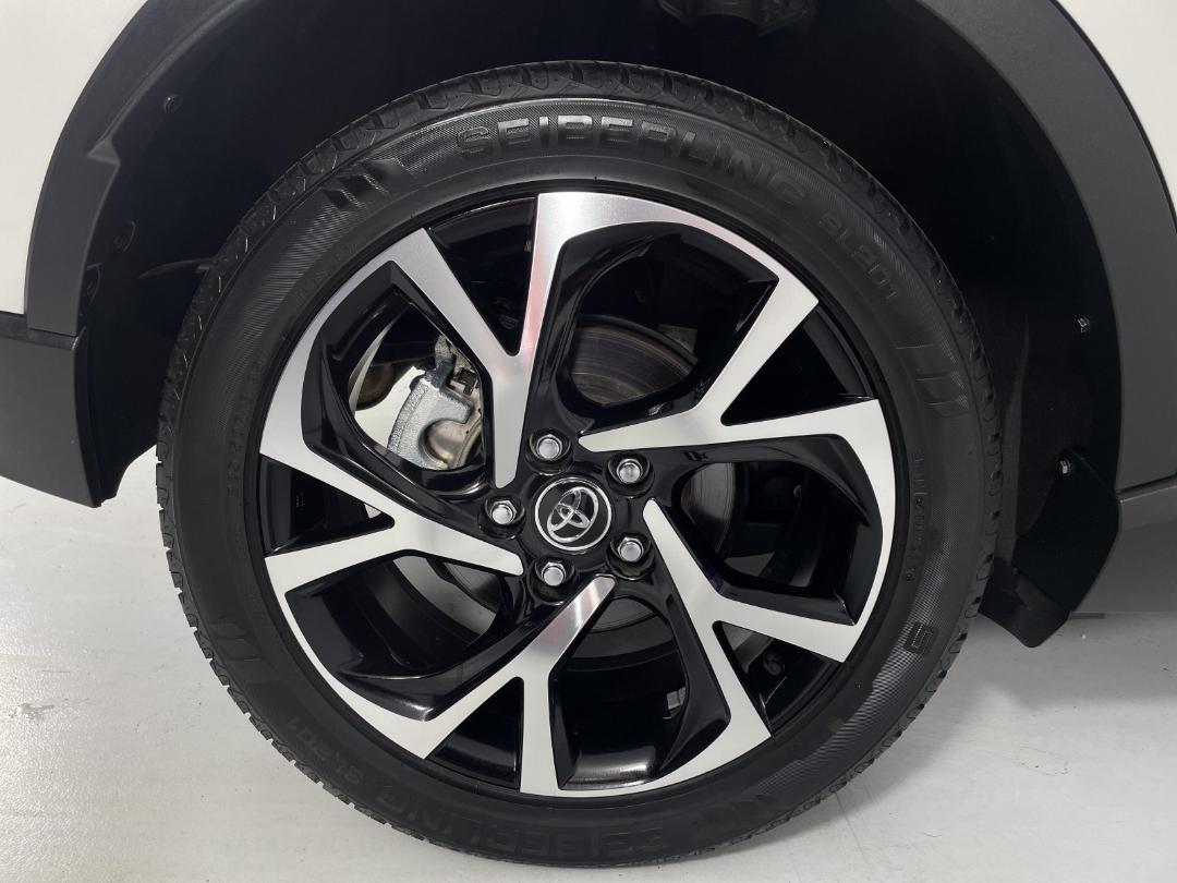 Photo '12' of Toyota C-HR Photo '12' of Toyota C-HR