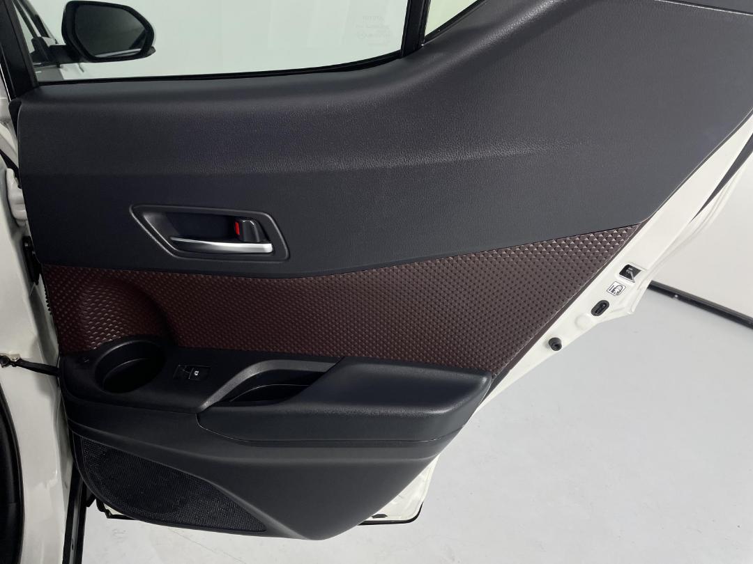 Photo '19' of Toyota C-HR Photo '19' of Toyota C-HR