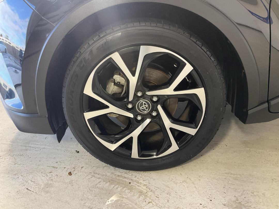 Photo '10' of Toyota C-HR Photo '10' of Toyota C-HR