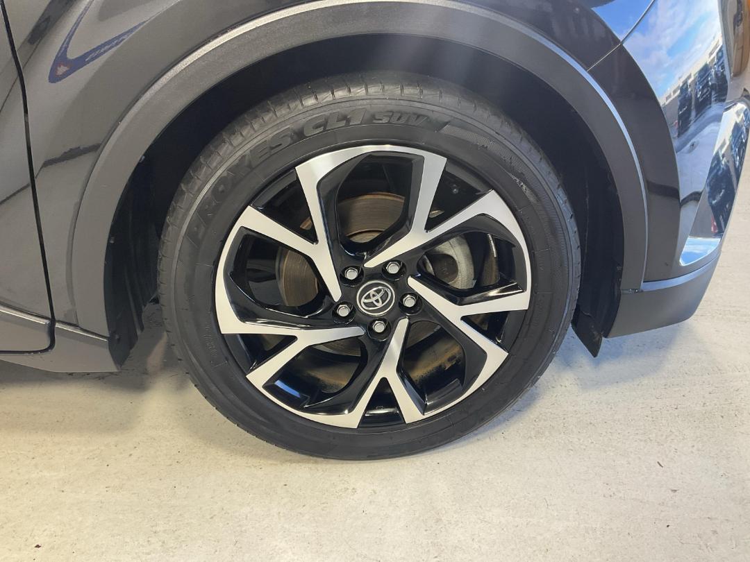 Photo '9' of Toyota C-HR Photo '9' of Toyota C-HR