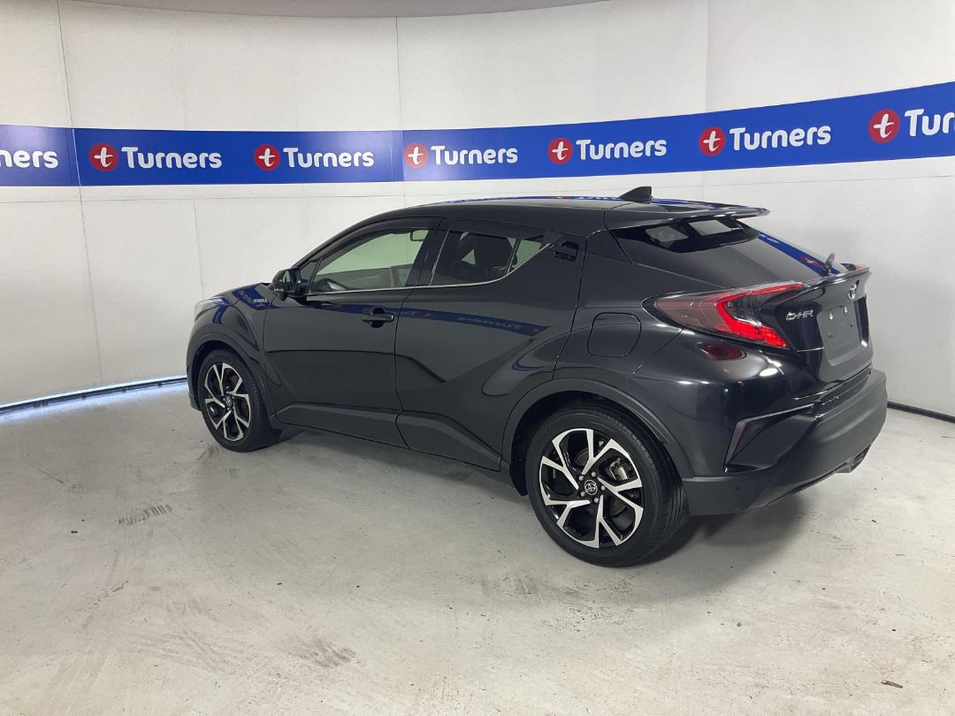 Photo '5' of Toyota C-HR Photo '5' of Toyota C-HR