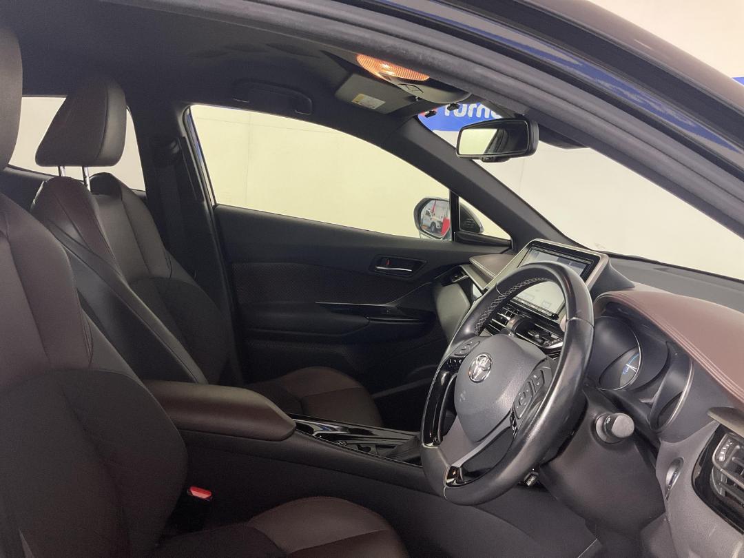 Photo '16' of Toyota C-HR Photo '16' of Toyota C-HR