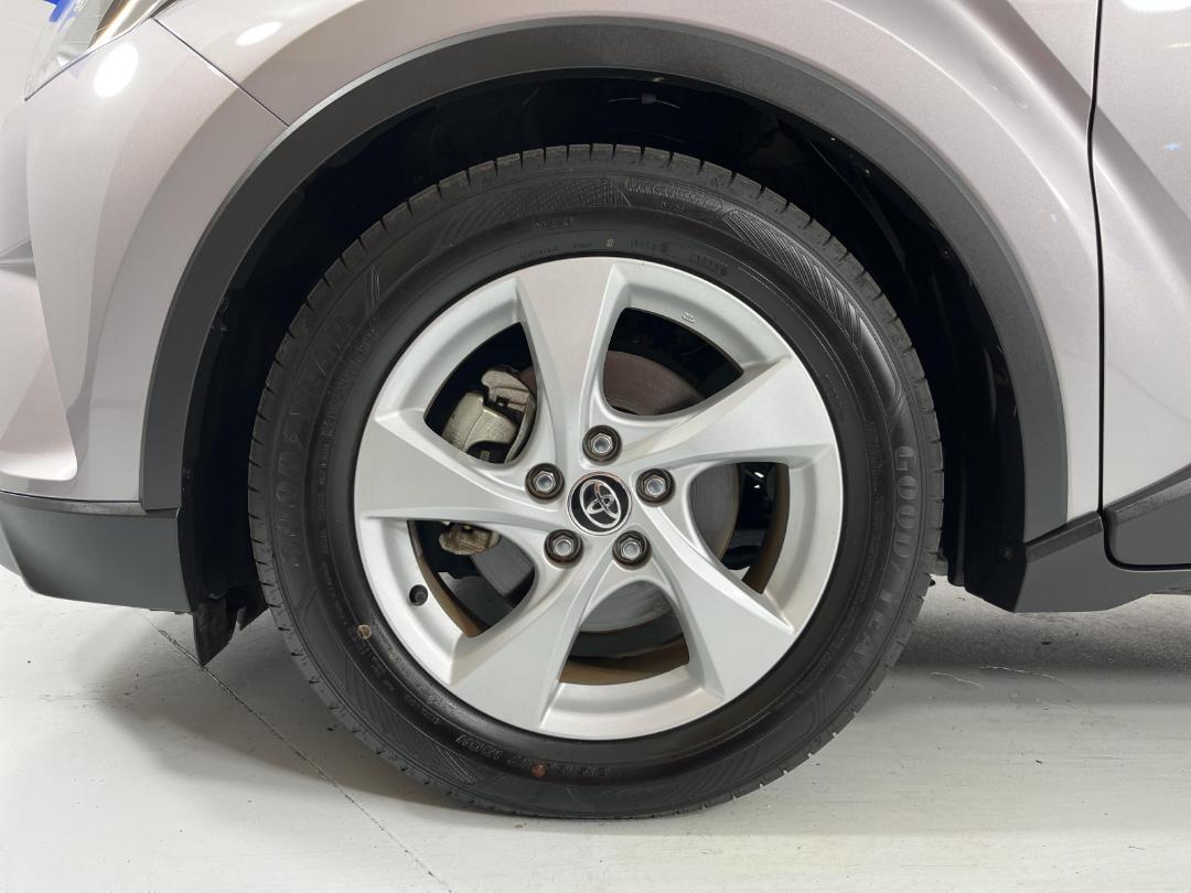 Photo '10' of Toyota C-HR