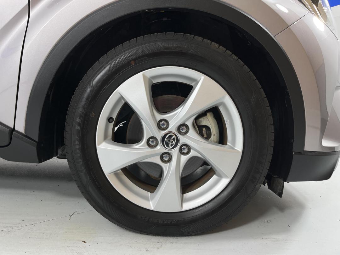 Photo '9' of Toyota C-HR