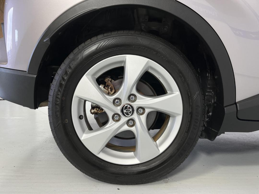 Photo '12' of Toyota C-HR