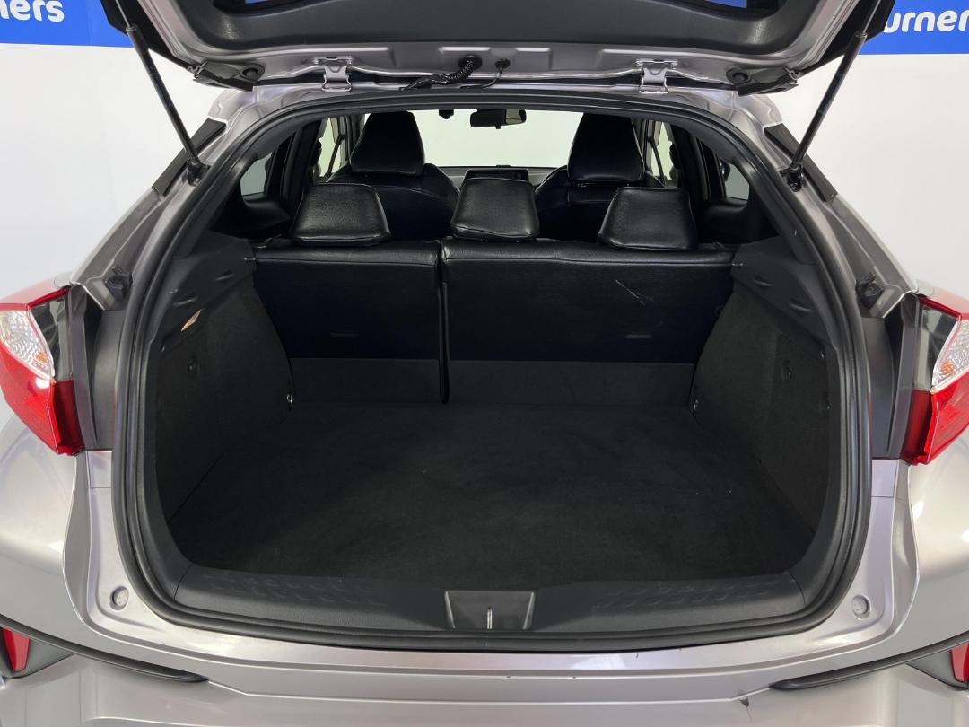 Photo '14' of Toyota C-HR