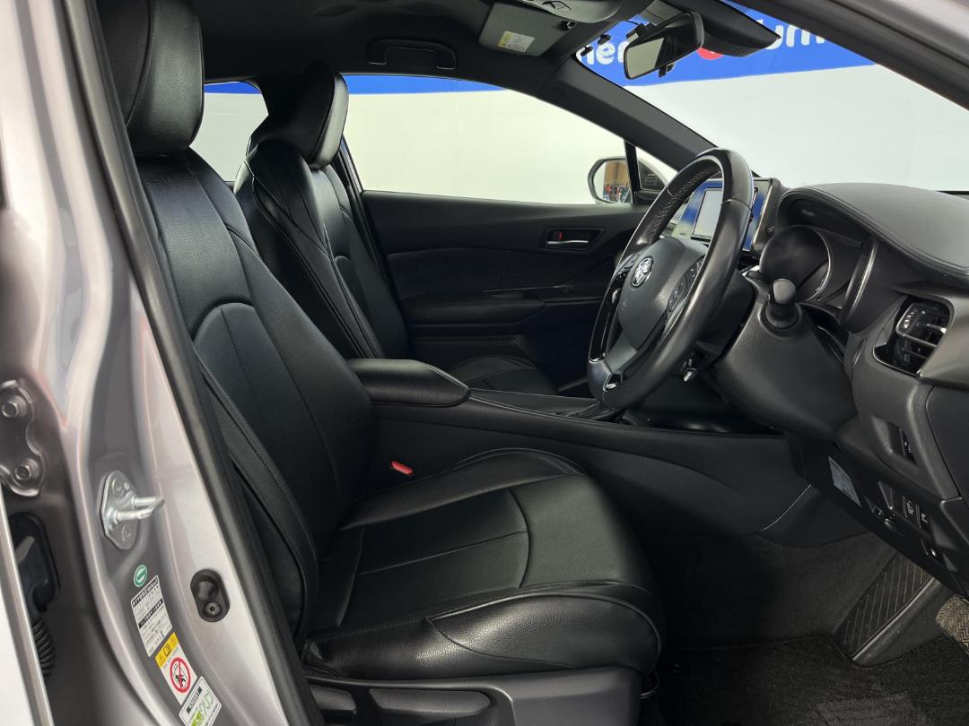 Photo '16' of Toyota C-HR