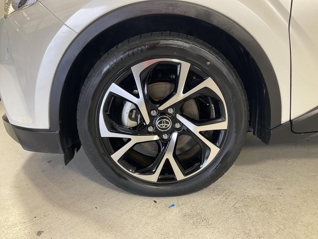 Photo '10' of Toyota C-HR