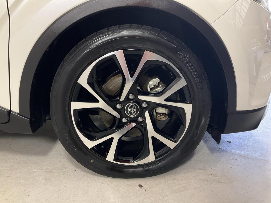 Photo '9' of Toyota C-HR