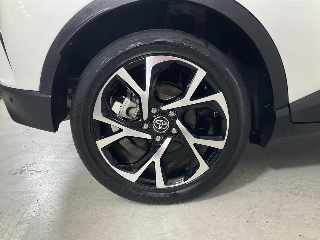 Photo '12' of Toyota C-HR