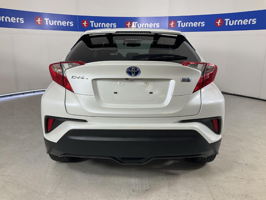 Photo '6' of Toyota C-HR