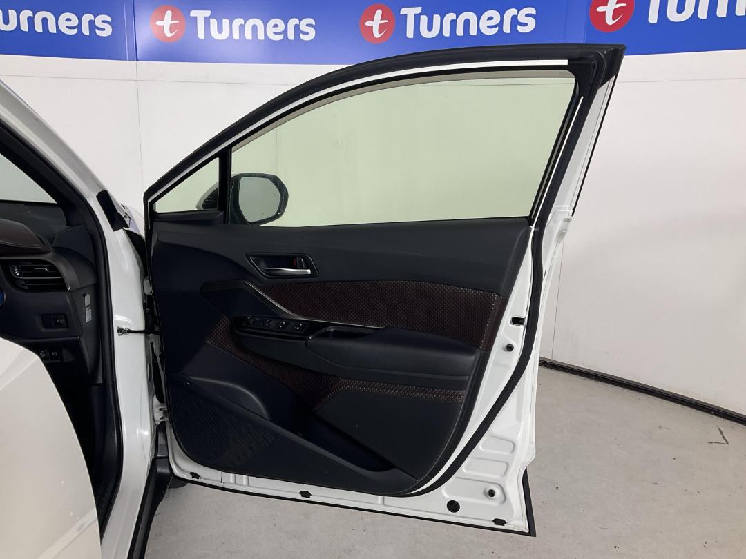 Photo '15' of Toyota C-HR