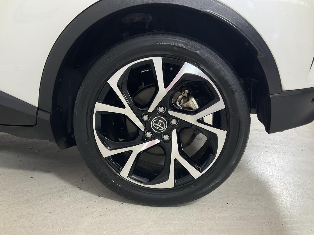 Photo '11' of Toyota C-HR