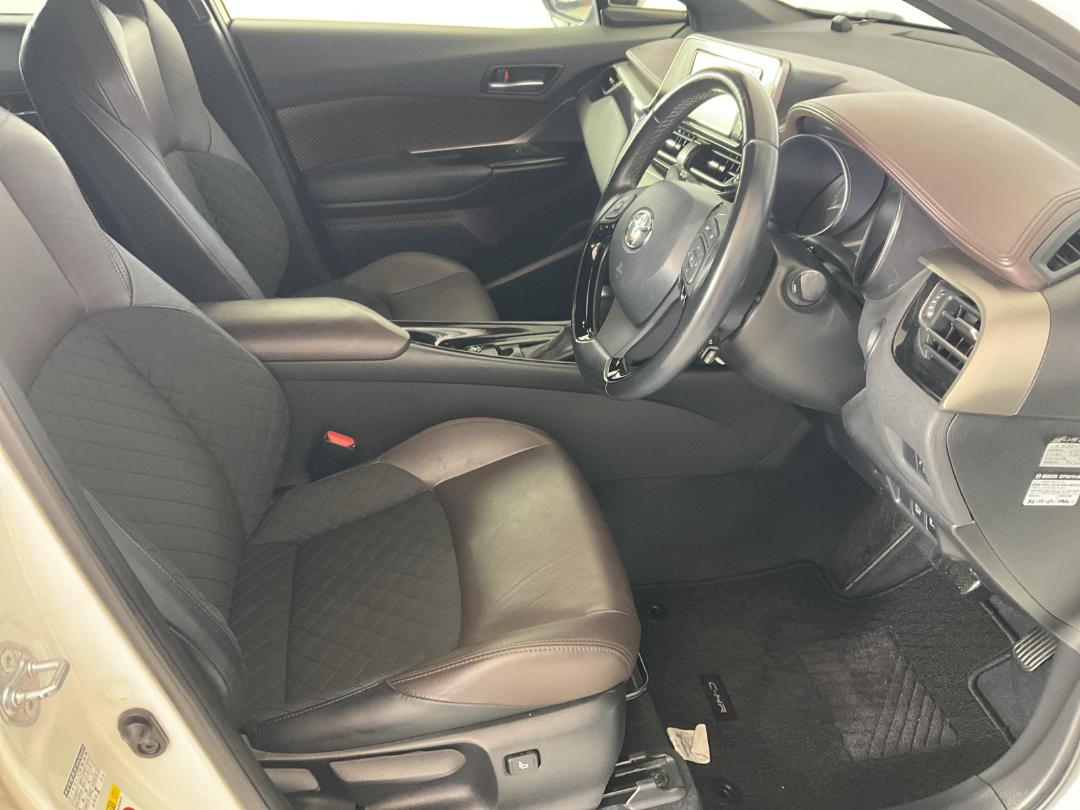 Photo '16' of Toyota C-HR