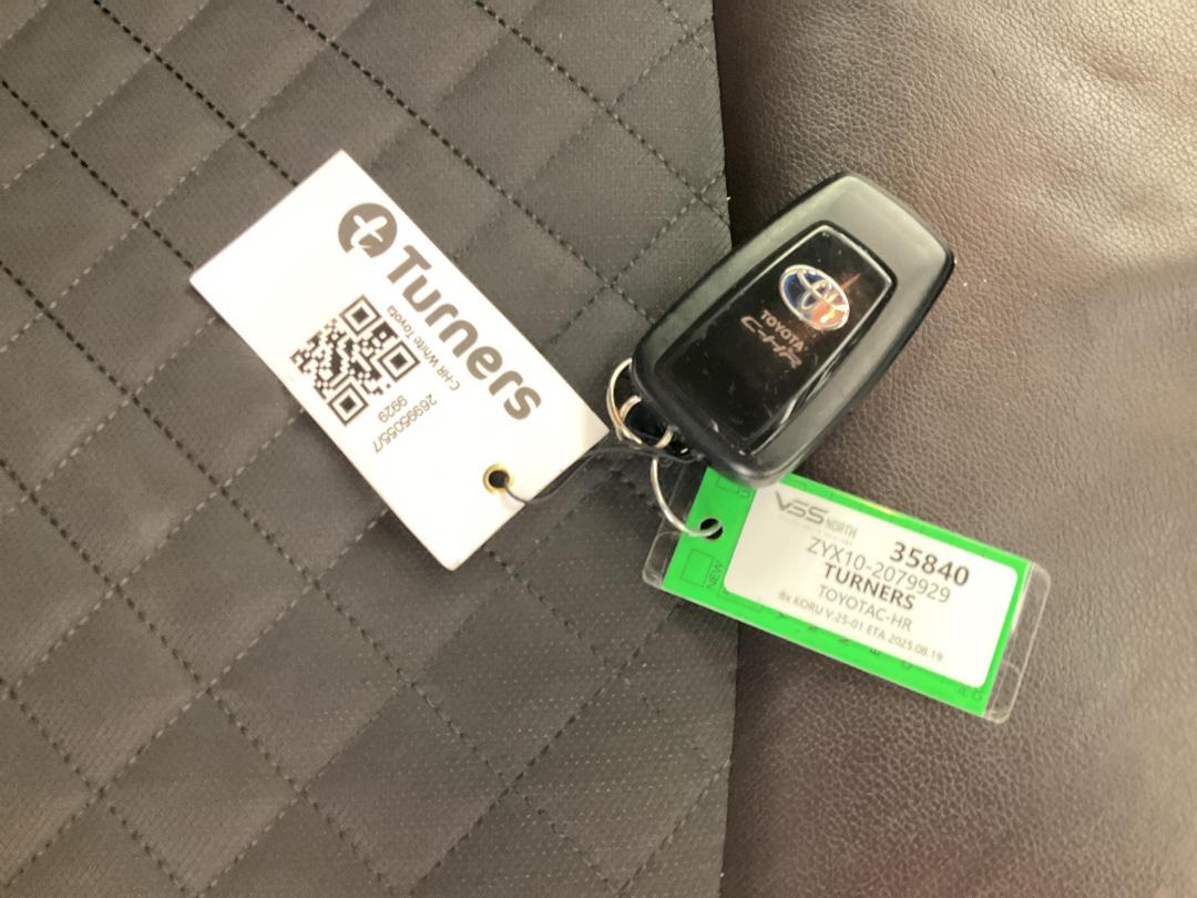 Photo '22' of Toyota C-HR