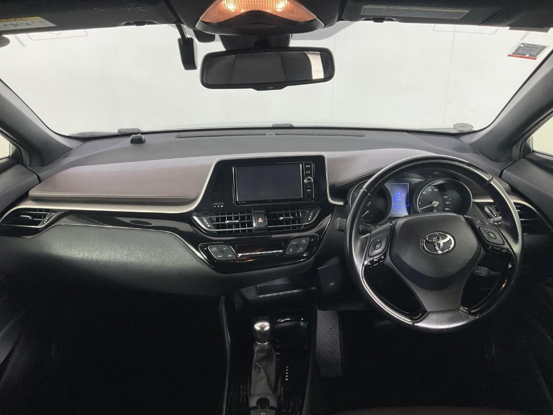 Photo '17' of Toyota C-HR