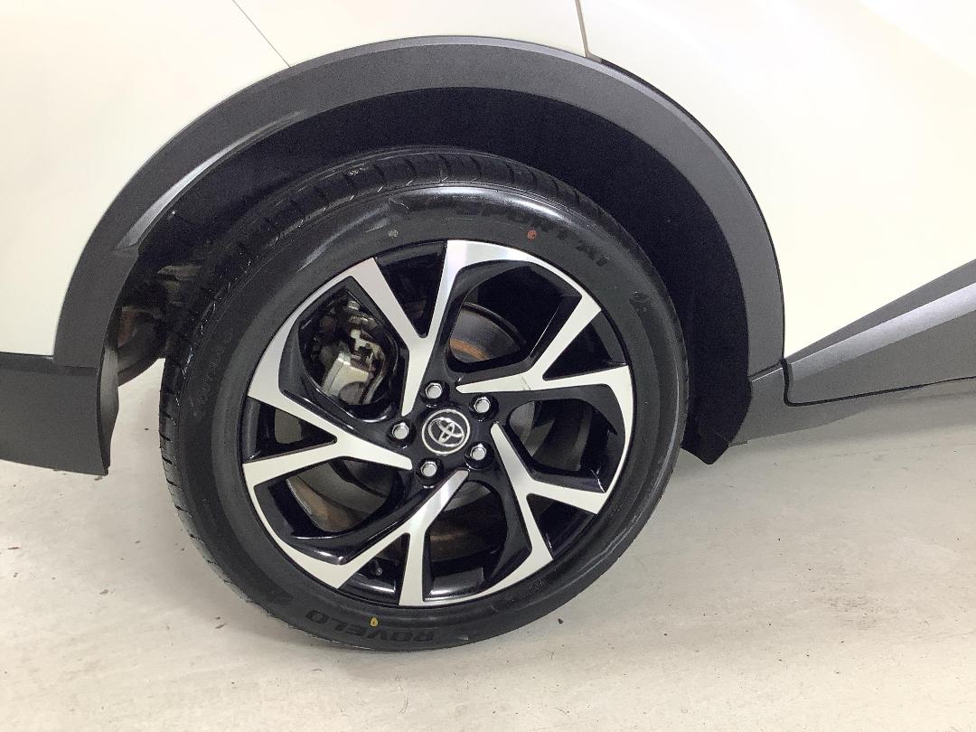 Photo '12' of Toyota C-HR