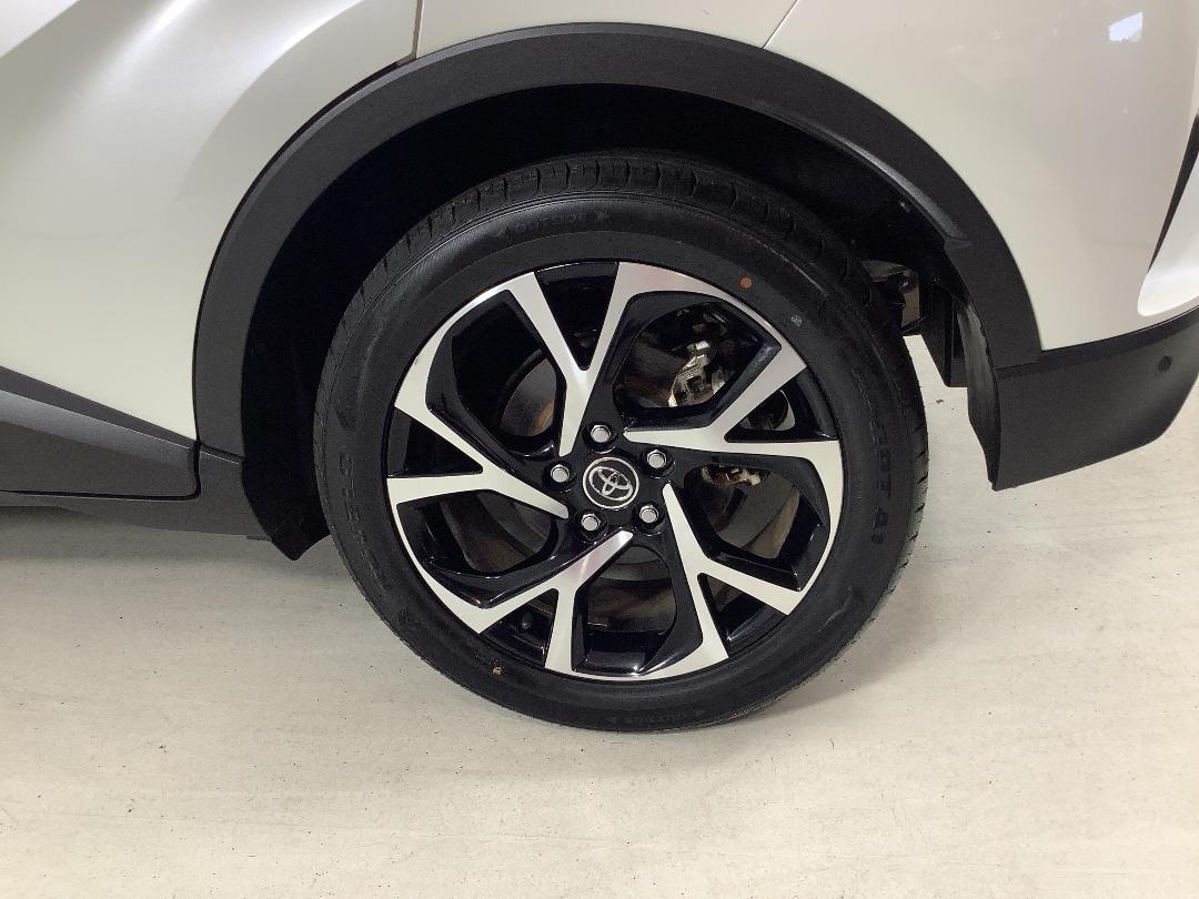 Photo '11' of Toyota C-HR