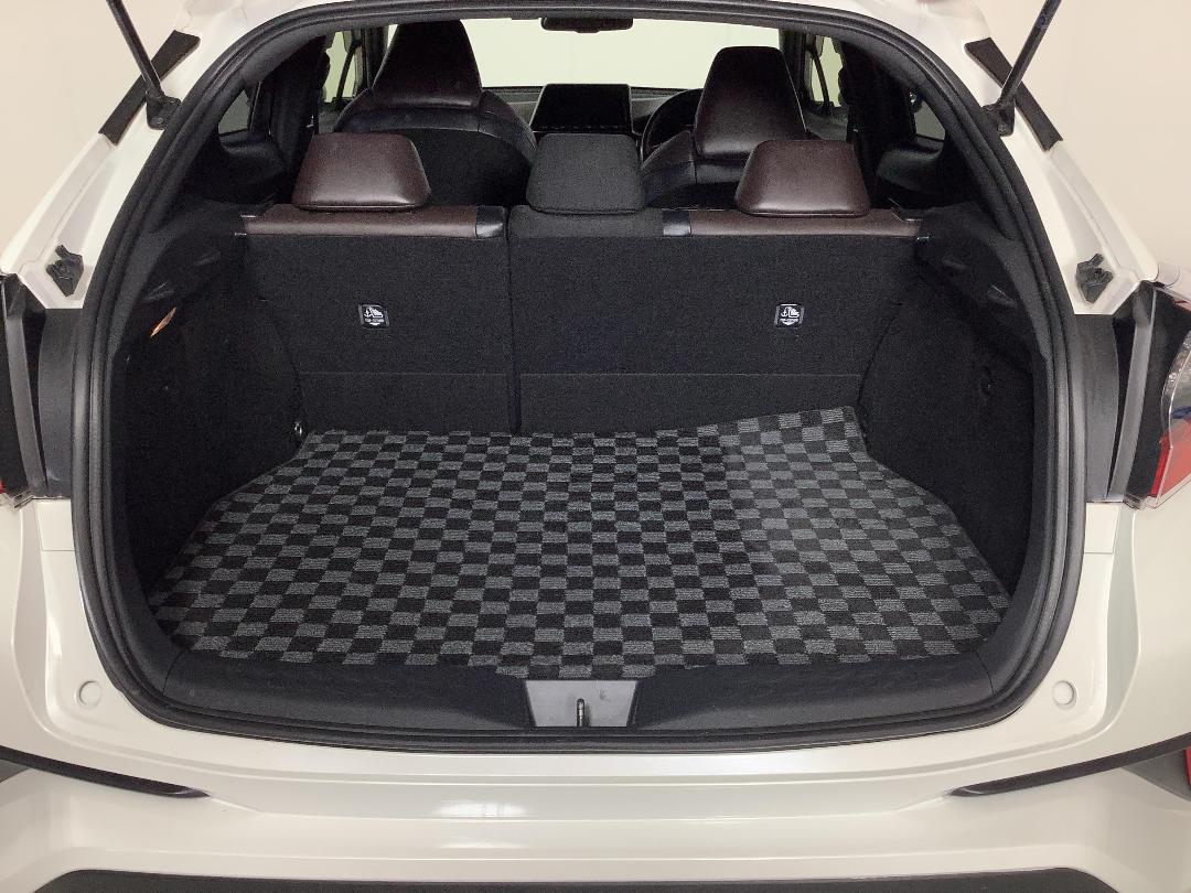 Photo '14' of Toyota C-HR