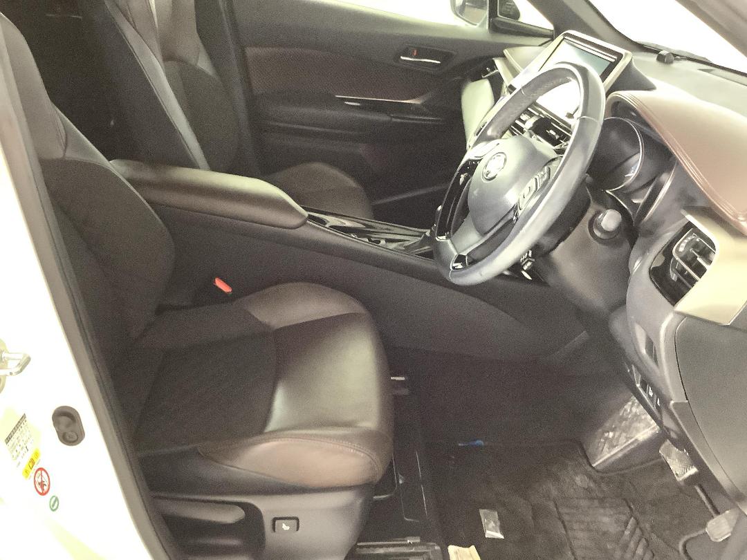 Photo '16' of Toyota C-HR