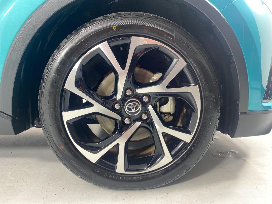 Photo '9' of Toyota C-HR