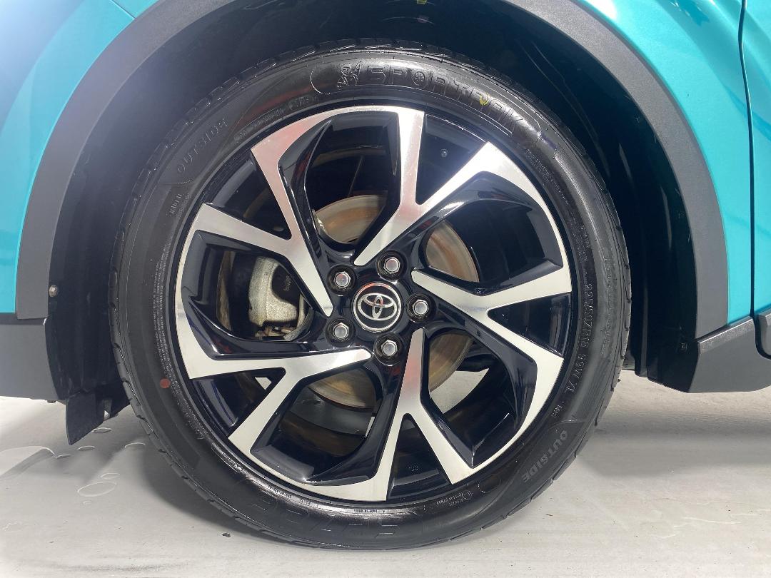 Photo '10' of Toyota C-HR