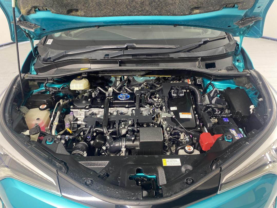 Photo '13' of Toyota C-HR