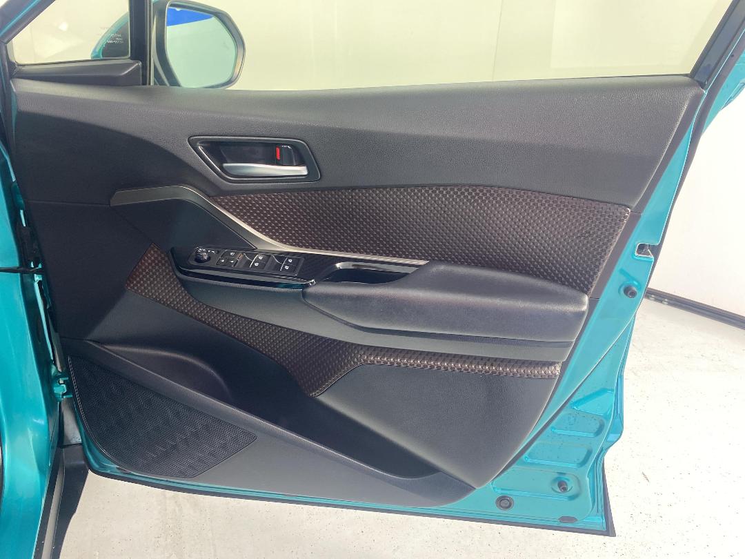 Photo '15' of Toyota C-HR