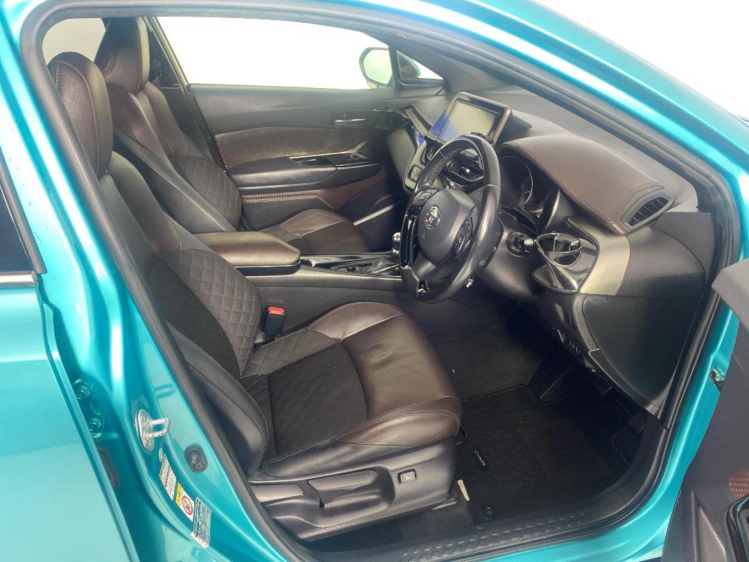 Photo '16' of Toyota C-HR