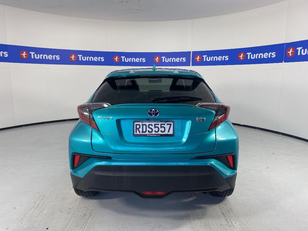 Photo '6' of Toyota C-HR