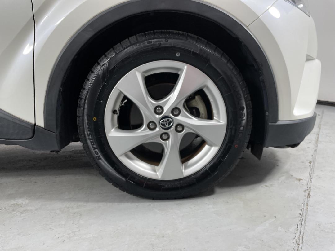 Photo '9' of Toyota C-HR