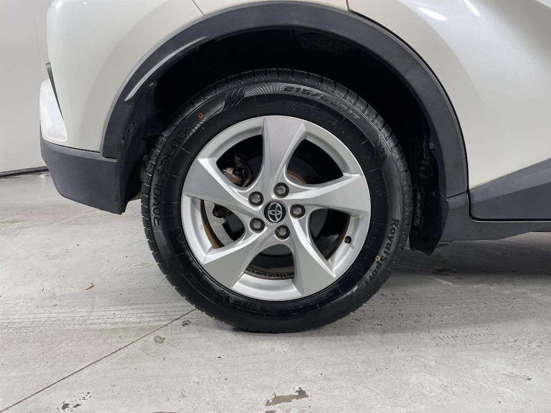 Photo '12' of Toyota C-HR