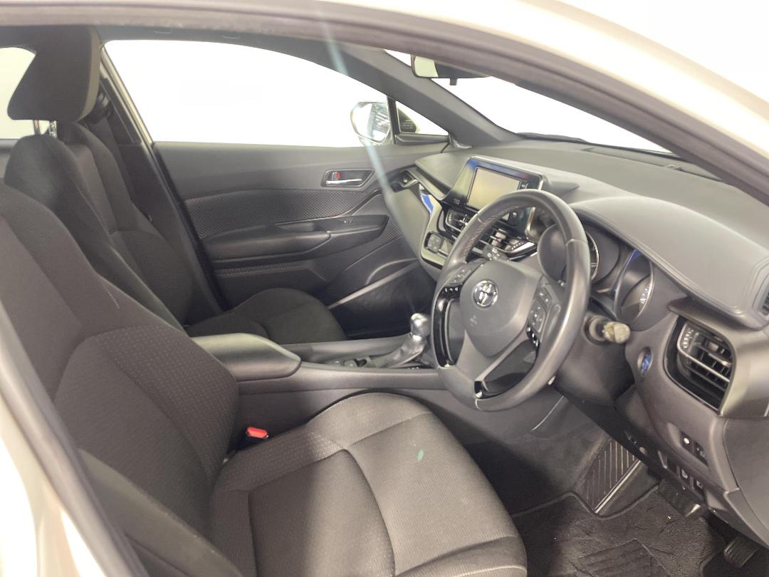 Photo '16' of Toyota C-HR