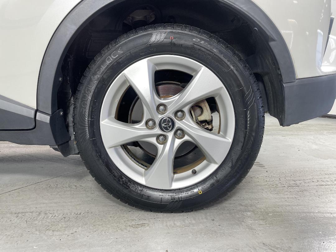 Photo '11' of Toyota C-HR