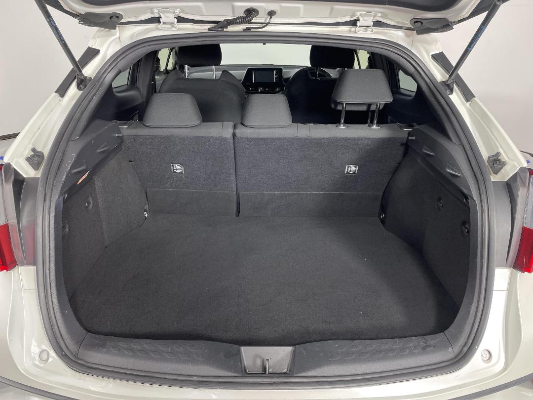 Photo '14' of Toyota C-HR