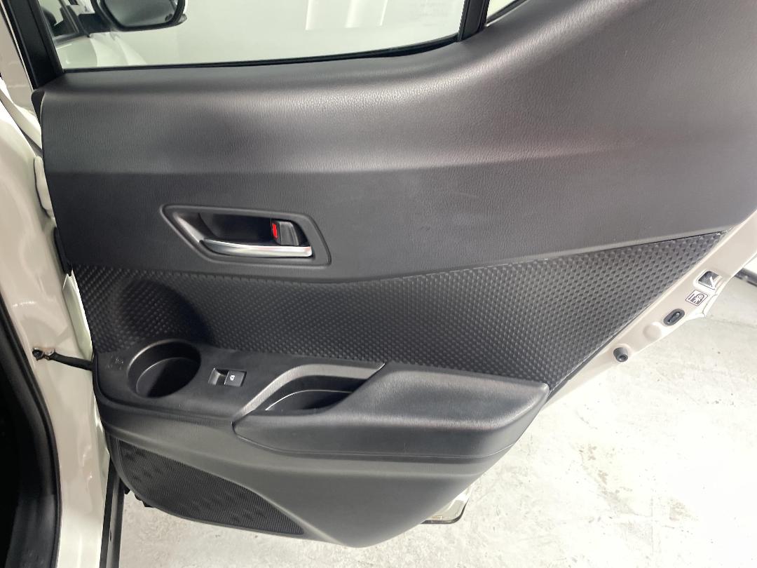 Photo '19' of Toyota C-HR