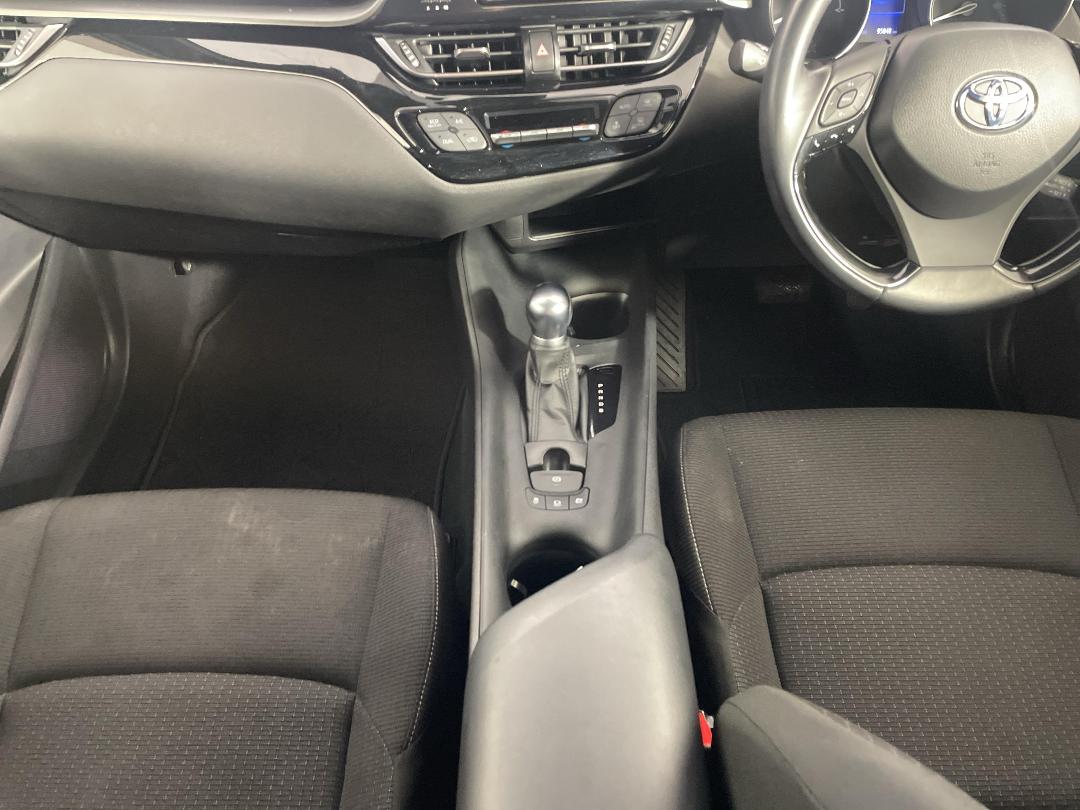 Photo '18' of Toyota C-HR