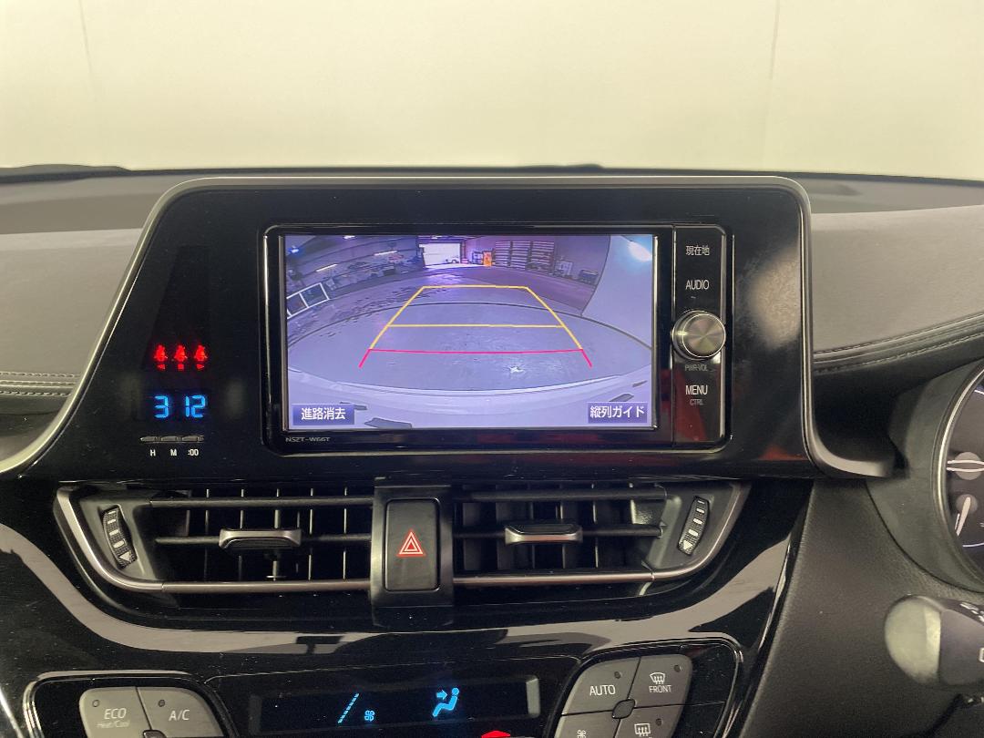 Photo '30' of Toyota C-HR