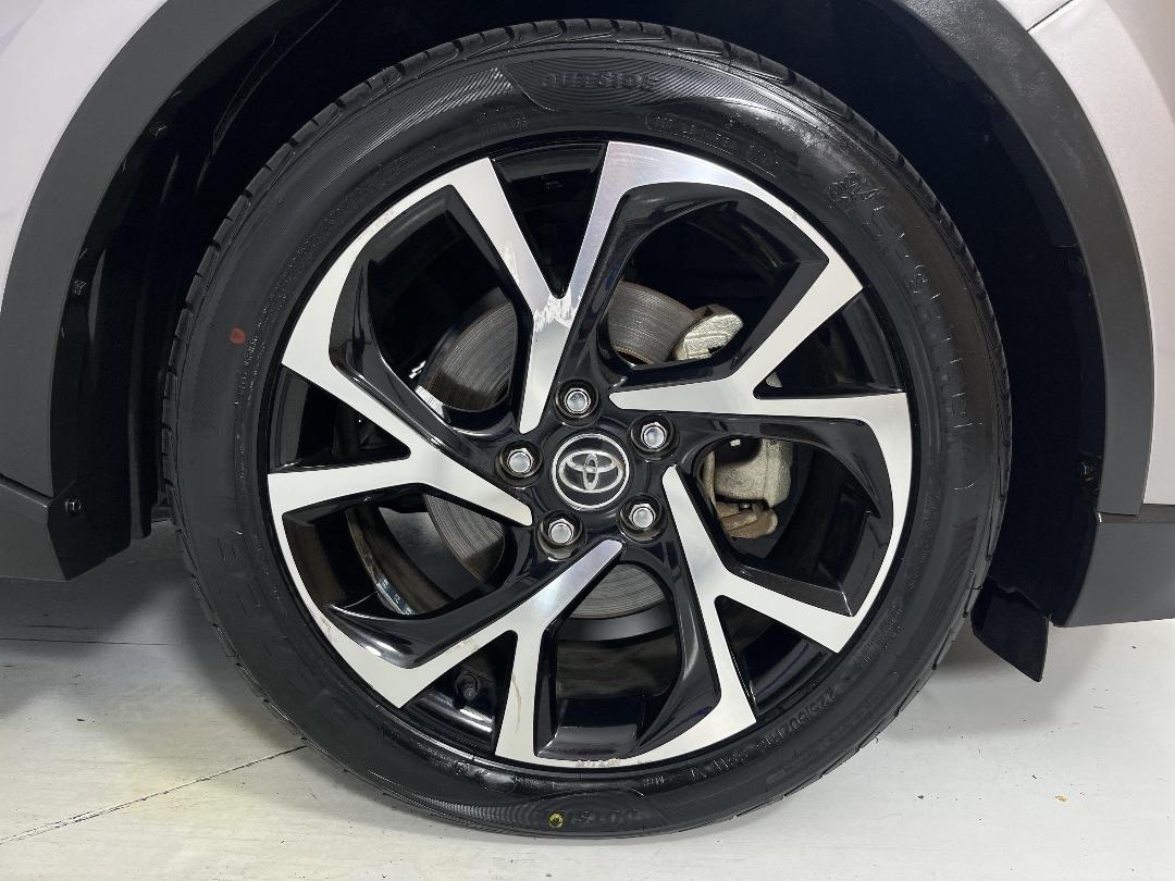 Photo '9' of Toyota C-HR Photo '9' of Toyota C-HR