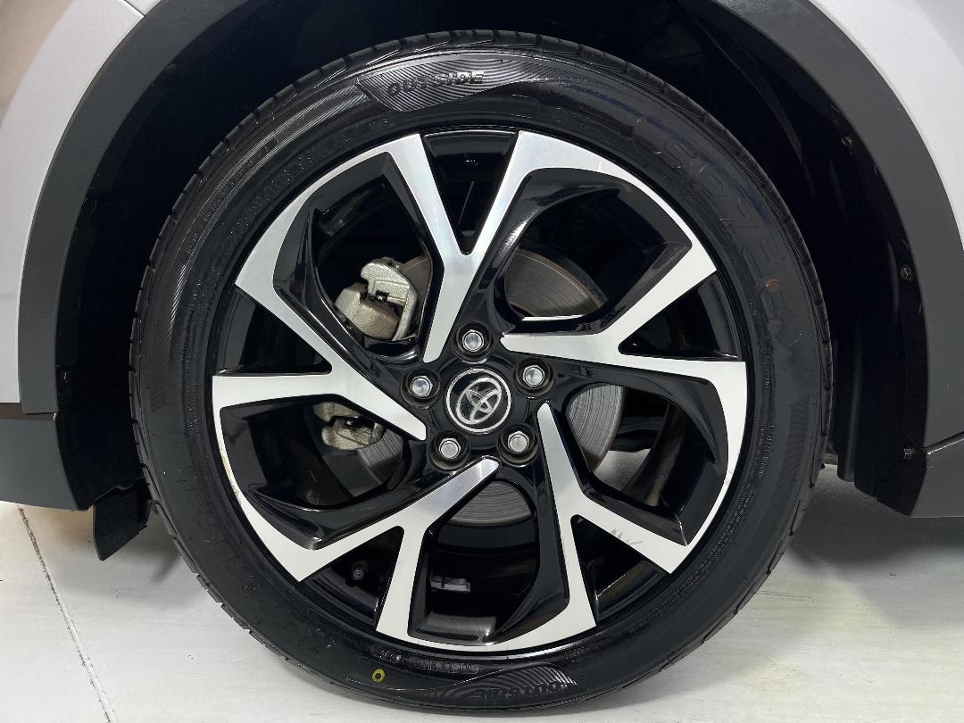 Photo '10' of Toyota C-HR Photo '10' of Toyota C-HR