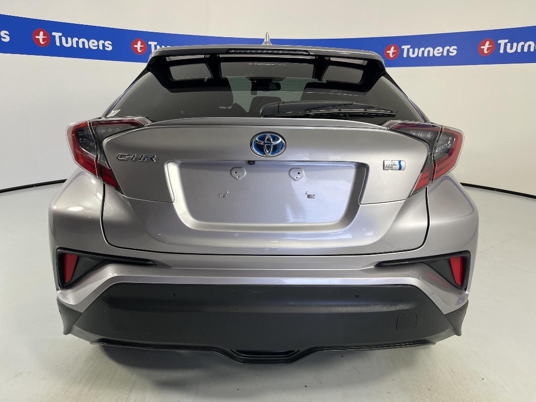 Photo '6' of Toyota C-HR Photo '6' of Toyota C-HR