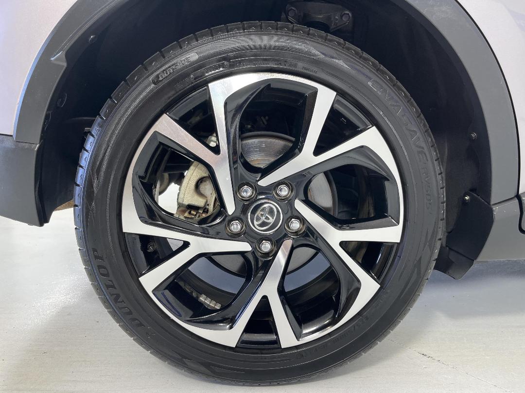 Photo '12' of Toyota C-HR Photo '12' of Toyota C-HR