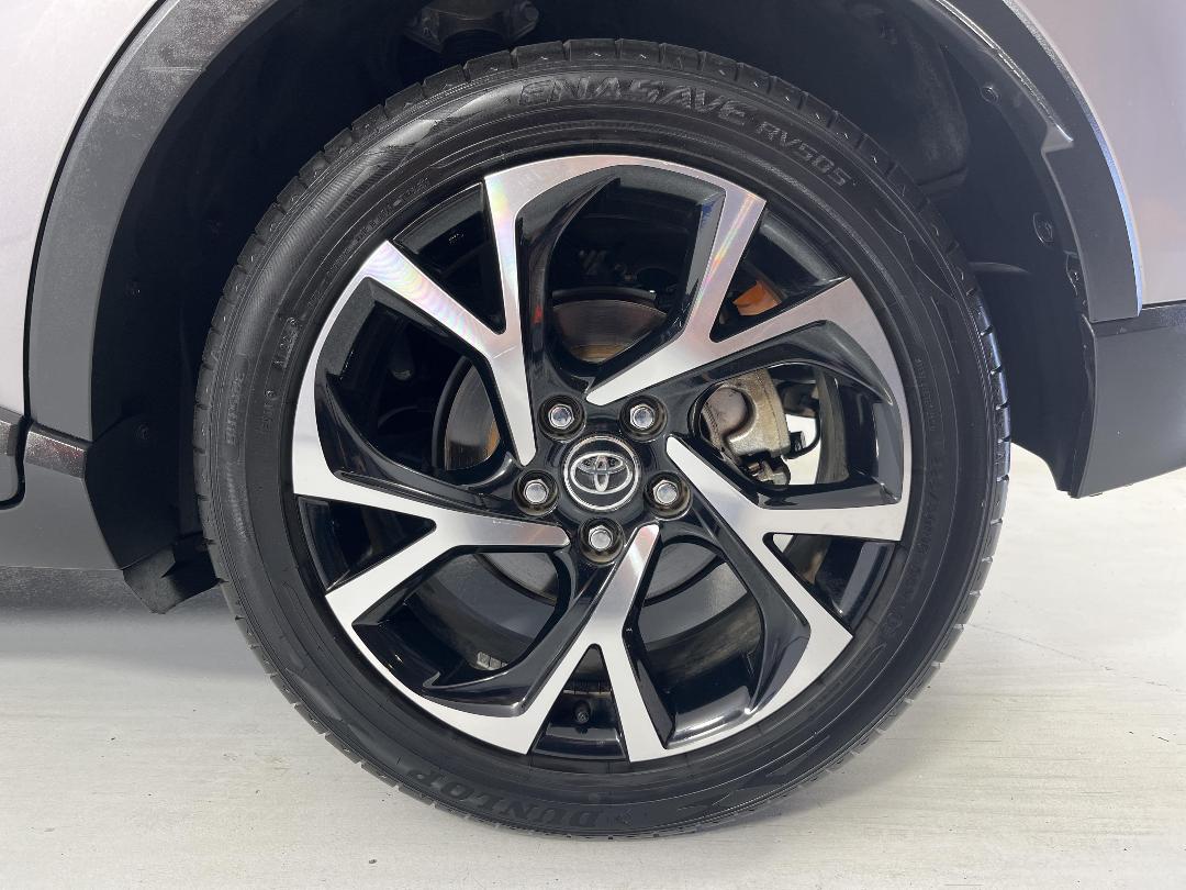 Photo '11' of Toyota C-HR Photo '11' of Toyota C-HR