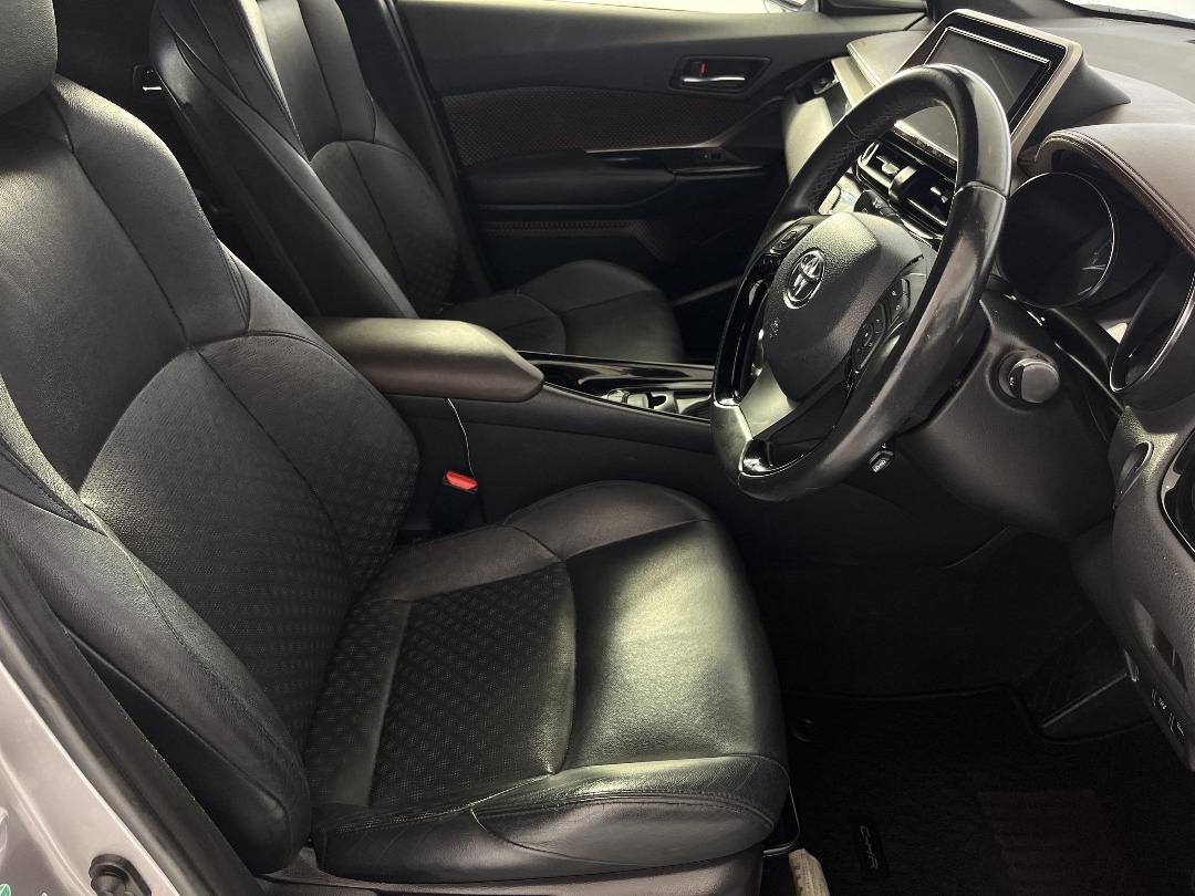 Photo '16' of Toyota C-HR Photo '16' of Toyota C-HR